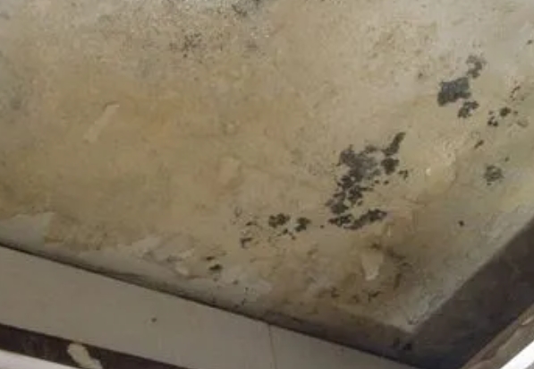 浮梁阳台漏水维修公司分享下浮梁卫生间渗水维修需要注意哪些问题。